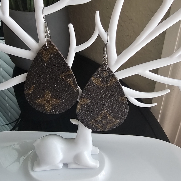 Stylish Fashion Dangle Earrings - Picture 2 of 7